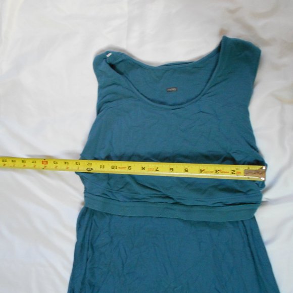 Athletic Dress with built in bra and pockets - Picture 4 of 5